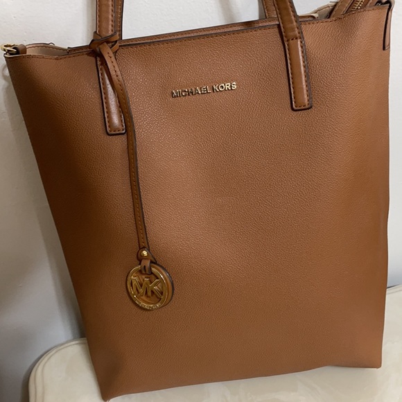 Michael Kors bag - Picture 3 of 7